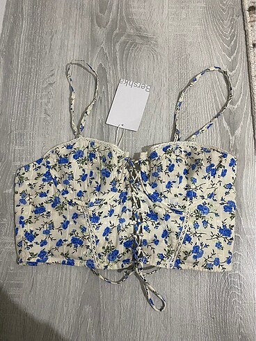 BERSHKA Çiçekli Üst