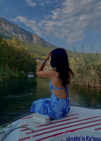 Mavi Drapeli Sırt Dekolteli Uzun Elbise