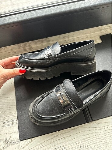 38 Beden siyah Renk Bershka metal detaylı loafer