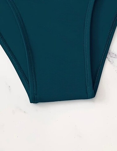 l Beden yeşil Renk Bikini takımı 3 lü set