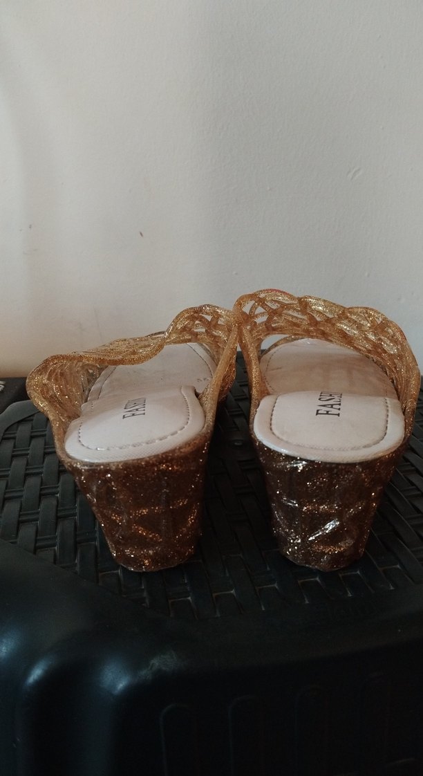 Gold Parlak Payetli Dolgu Topuk Kadın Terlik - Görsel 3