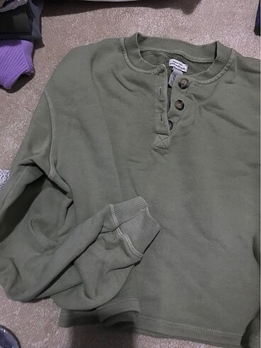 xs Beden haki Renk pull and bear yeşil düğmeli yakalı kısa sweatshirt