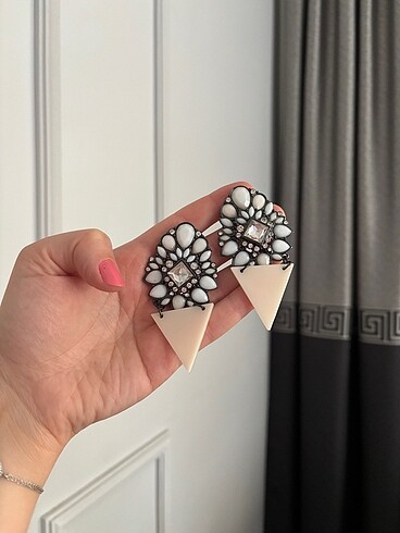 Zara Taşlı Küpe