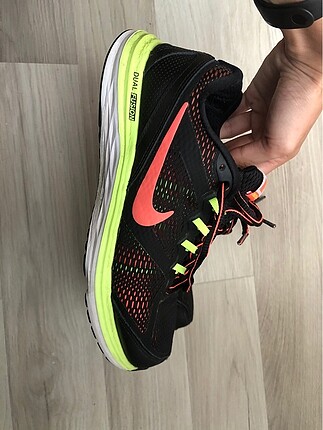 Nike koşu ayakkabısı