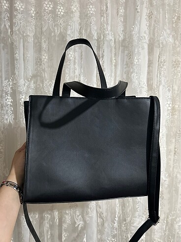 Bershka Siyah büyük kol çantası