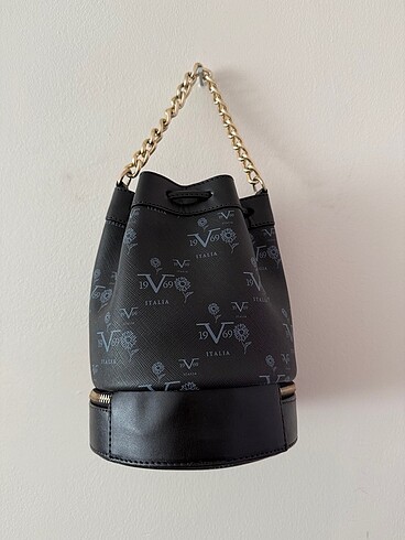 Beden Mavi detaylı siyah monogram çanta