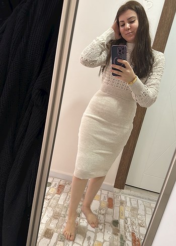 Krem Yüksek Yakalı Triko Midi Elbise