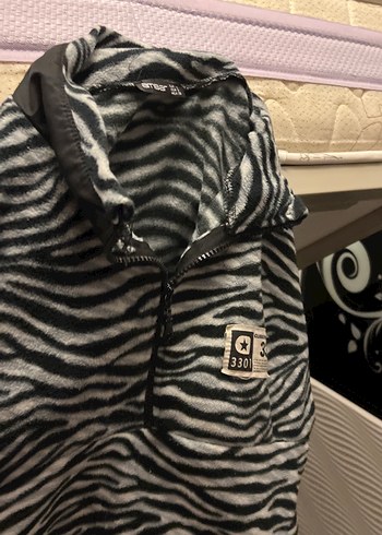 Gri Zebra Desenli Fermuarlı Kedi Kıyafeti - Görsel 2