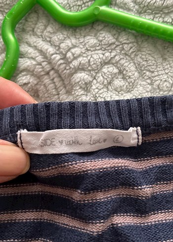 Düğmeli V Yakalı Kadın Hırka - Görsel 2