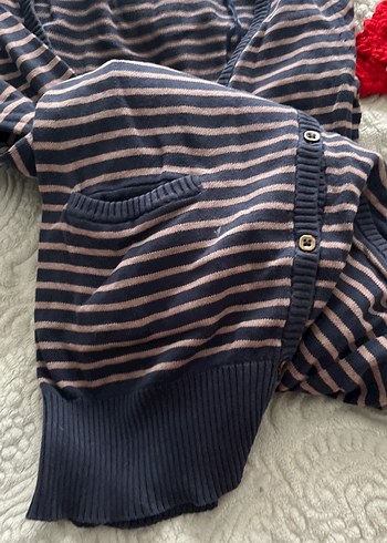 Düğmeli V Yakalı Kadın Hırka - Görsel 4