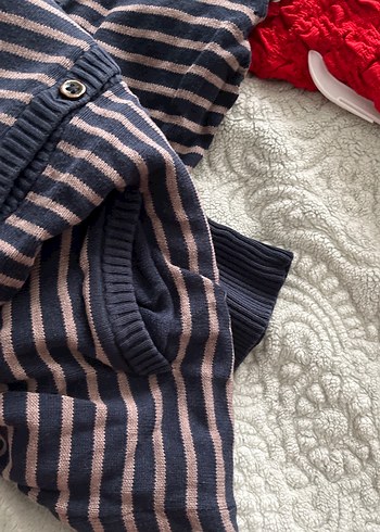 Düğmeli V Yakalı Kadın Hırka - Görsel 5