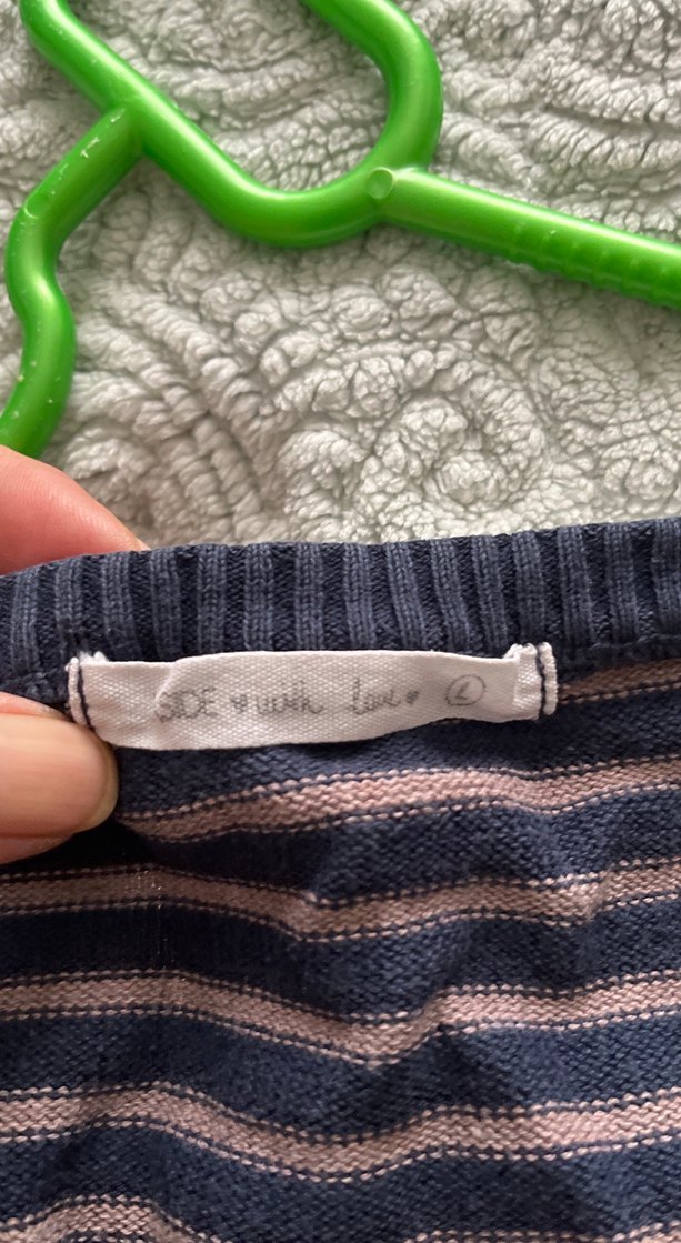 Düğmeli V Yakalı Kadın Hırka - Görsel 2