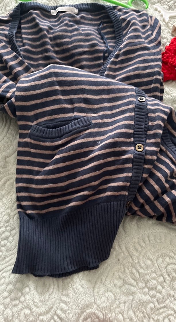 Düğmeli V Yakalı Kadın Hırka - Görsel 4