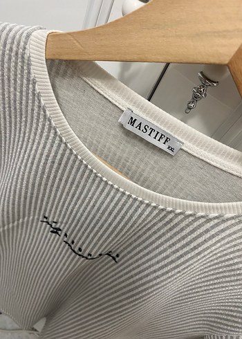 Gri Çizgili Kısa Kollu Kadın Tişört - Görsel 2