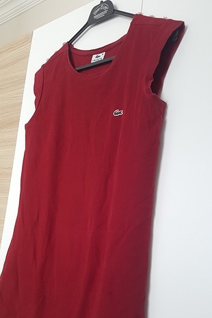 Lacoste Marka elbise.S M bedene uygundur. Çok iyi durumdadır.