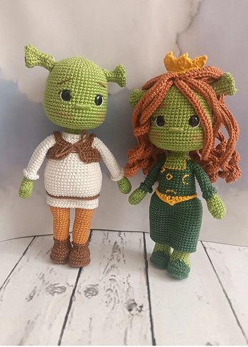 Renkli Örgü Shrek ve Fiona Figürleri