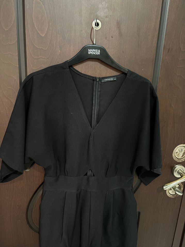 Siyah Kısa Kollu Tulum - Görsel 2