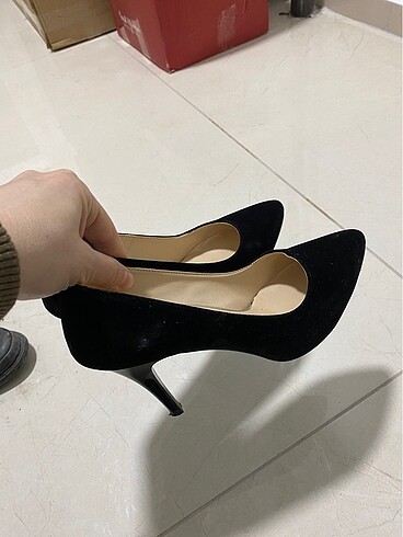 Siyah yeni ayakkabı