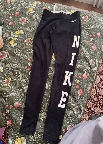 Nike Tayt