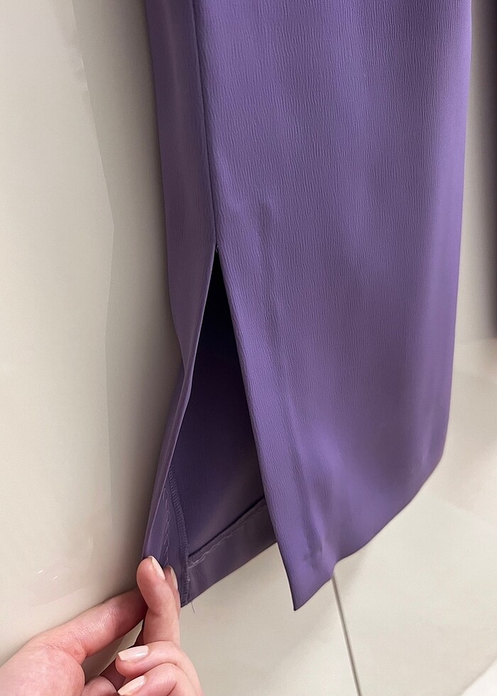 LİLA SATEN YIRTMAÇLI PANTOLON - Görsel 2