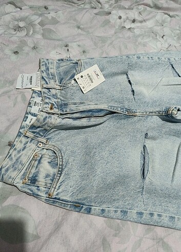 42 Beden mavi Renk Bershka Jean Pantolon