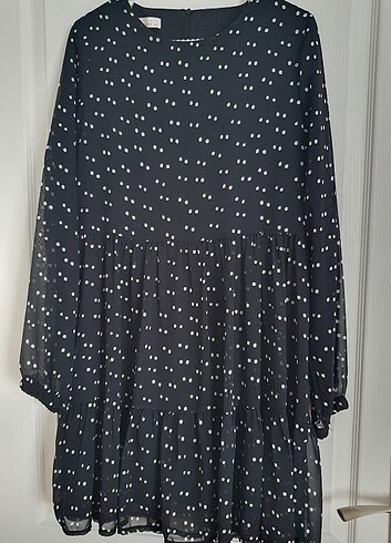 Siyah puantiyeli sifon tunik.