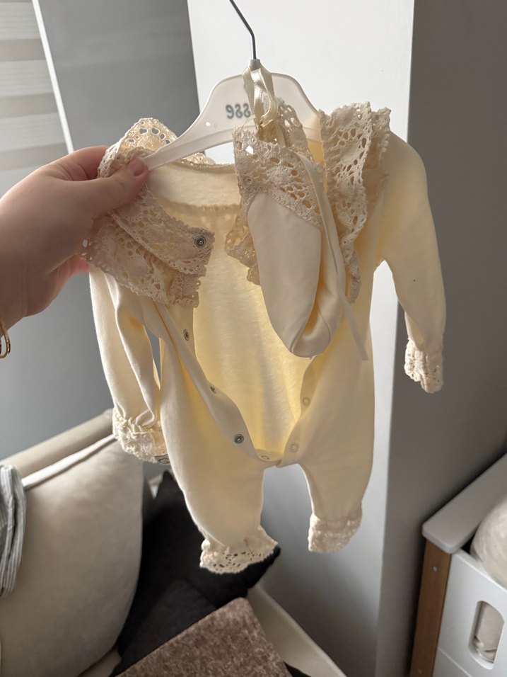 Dantel Detaylı Beyaz Bebek Tulum - Görsel 2