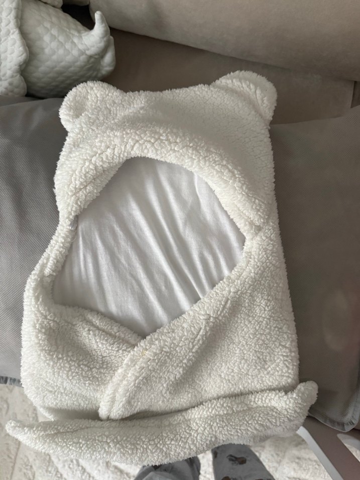 Beyaz Peluş Bebek Battaniyesi Kulaklı - Görsel 2