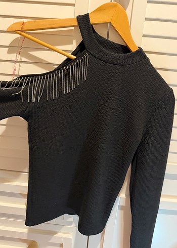 Zincir Detaylı Yüksek Yakalı Siyah Triko Kazak - Görsel 3
