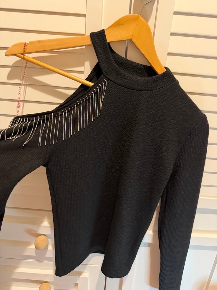 Zincir Detaylı Yüksek Yakalı Siyah Triko Kazak - Görsel 2