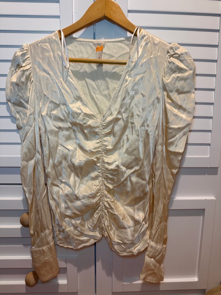 Bej V-Yaka Uzun Kollu Saten Bluz - Görsel 2