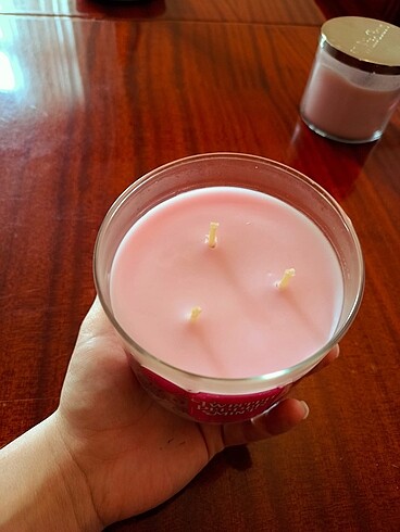 Beden çeşitli Renk BATH & BODY WORKS Marka Özel Kokulu Mumdur.