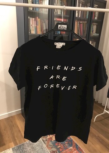 Mango marka özel koleksiyon FRİENDS temalı tişört - Görsel 3