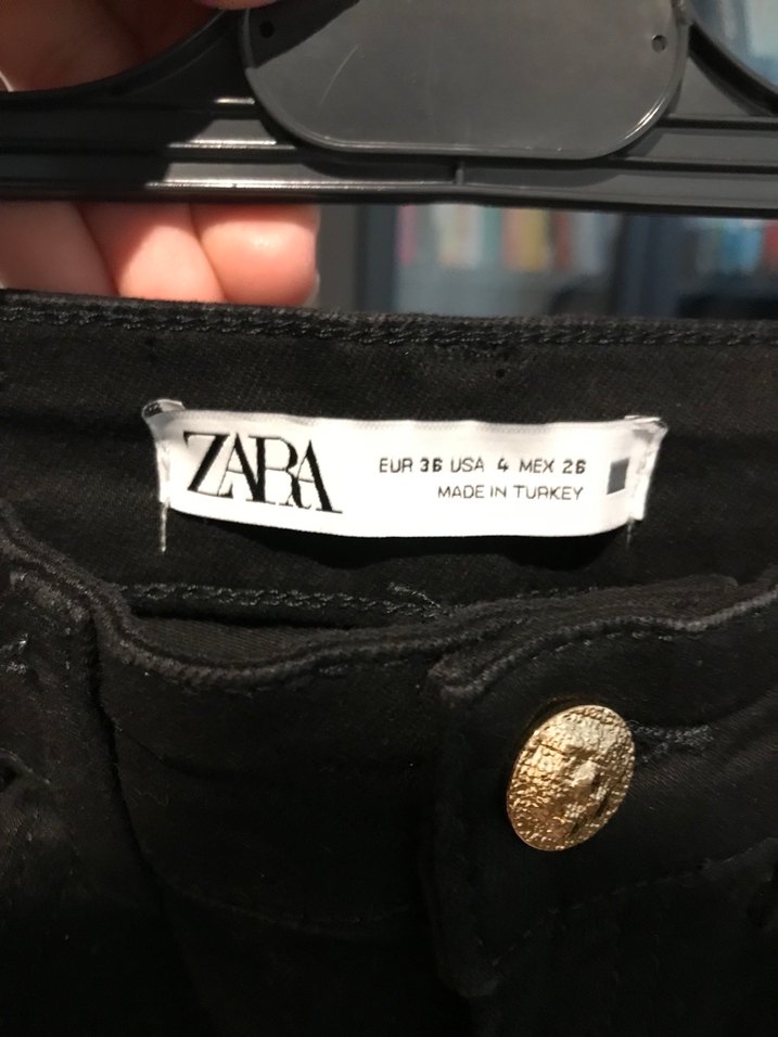Zara marka özel seri pantolondur. - Görsel 3