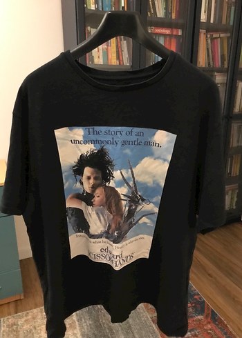 pull&bear marka özel makas eller baskılı tişörttür. - Görsel 3