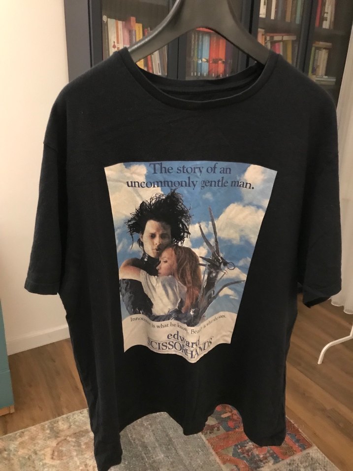 pull&bear marka özel makas eller baskılı tişörttür. - Görsel 5