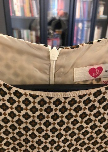 koton marka V Yaka Pilili Kahverengi Elbise - Görsel 3