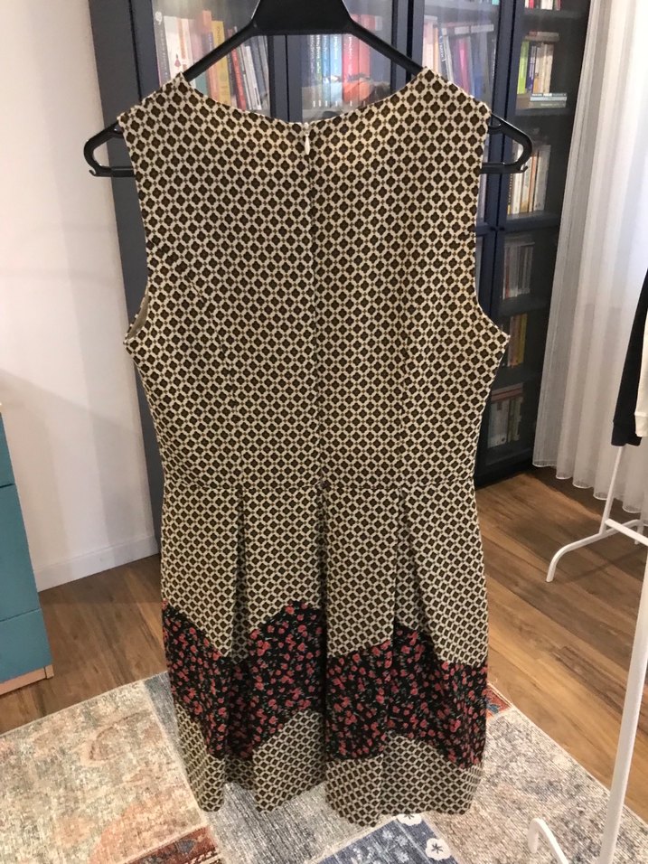 koton marka V Yaka Pilili Kahverengi Elbise - Görsel 2