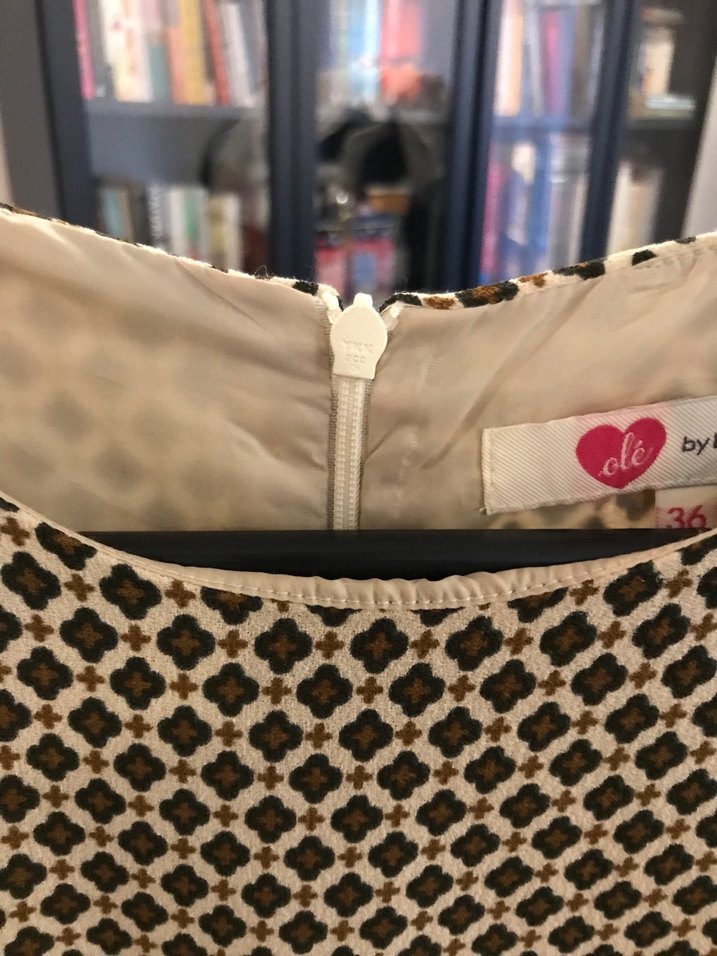 koton marka V Yaka Pilili Kahverengi Elbise - Görsel 3