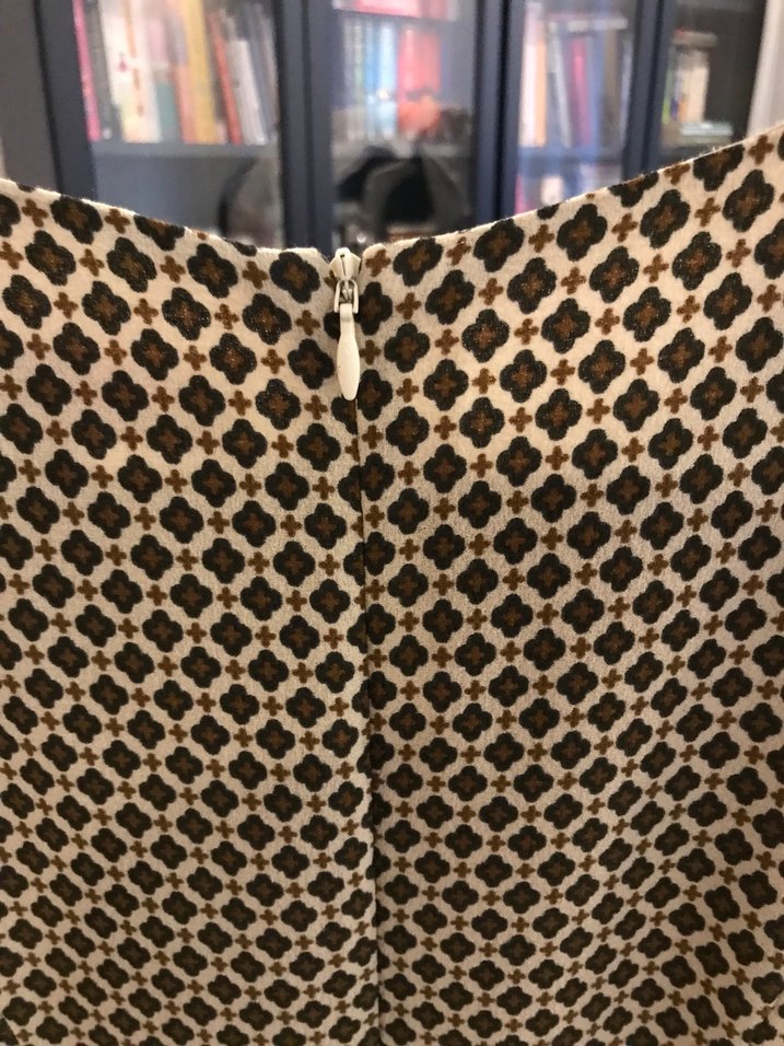 koton marka V Yaka Pilili Kahverengi Elbise - Görsel 4