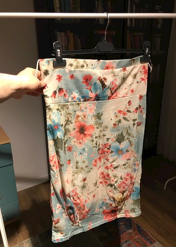 Kadın kısa güzel ve şık bir üründür - Görsel 5