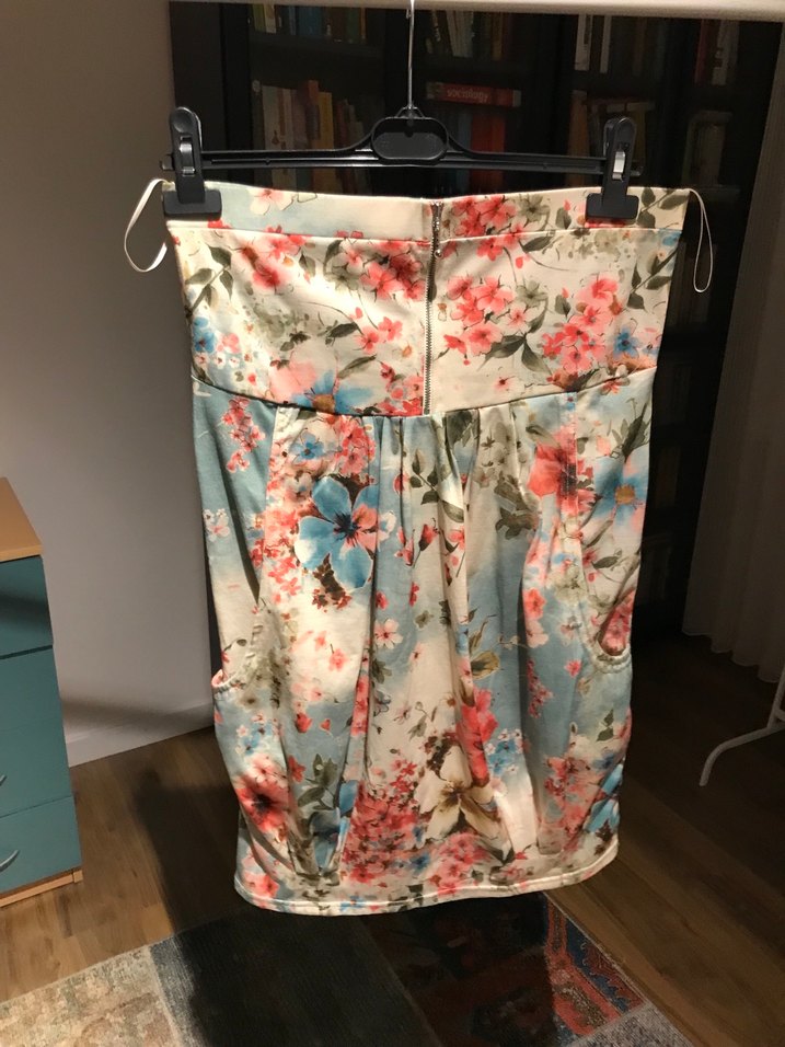 Kadın kısa güzel ve şık bir üründür - Görsel 4