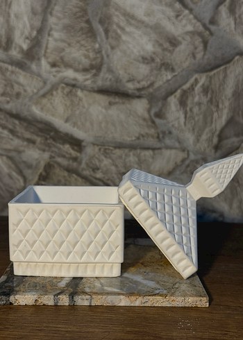 Beyaz Desenli Kapaklı Kare Kutu - Görsel 3