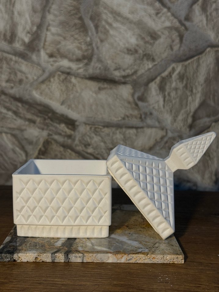 Beyaz Desenli Kapaklı Kare Kutu - Görsel 3