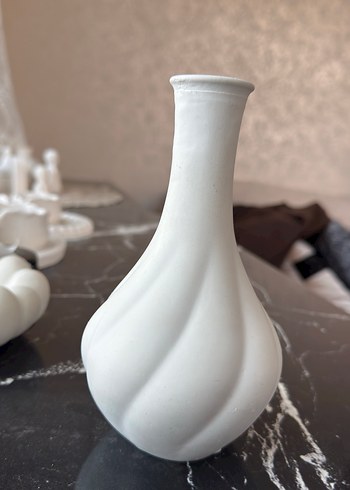 Beyaz Dalgalı Seramik Vazo - Görsel 3