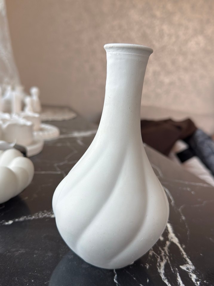 Beyaz Dalgalı Seramik Vazo - Görsel 3