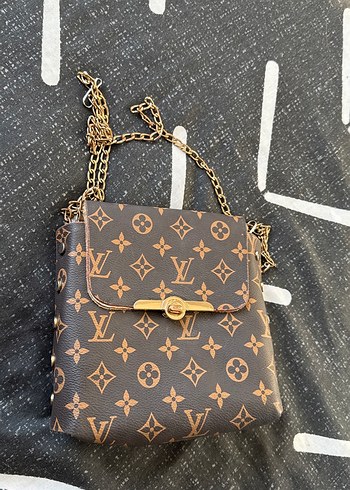 Louis Vuitton Kahverengi Deri Tokalı Kadın Çanta