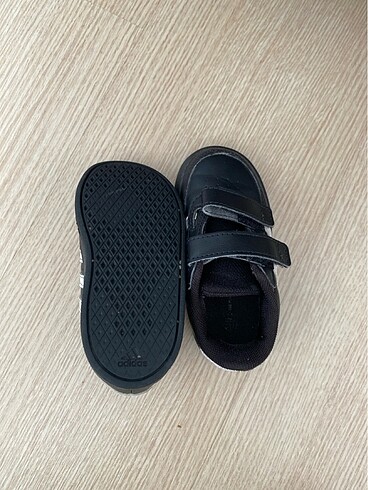 22 Beden siyah Renk Adidas
