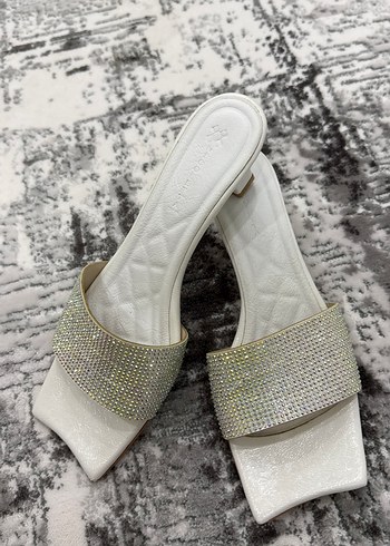 Diğer Beyaz Tüylü Stiletto Topuklu Kadın Abiye Ayakkabı