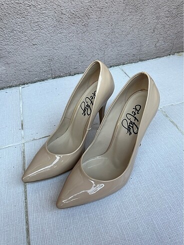 38 Beden Nud rent stiletto